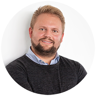 Daniel Pudelko, CEO, explaining customized configurator advantages 