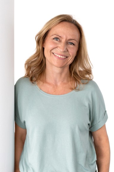 savvytec employee portrait of Silke Menze, Administration