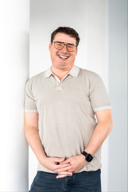 savvytec Mitarbeiterportrait von Jan Burck, Kundenberater